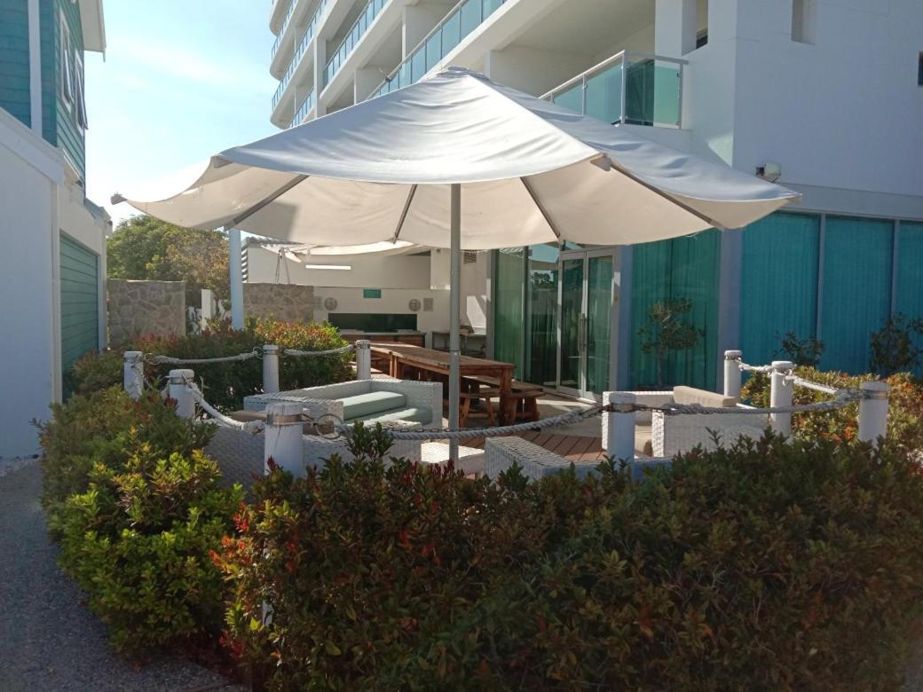 An Ocean,Beachfront And Pool View Apartment 210 Мандура Екстер'єр фото