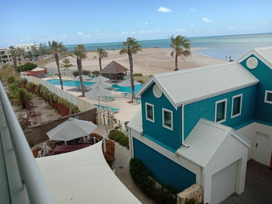 An Ocean,Beachfront And Pool View Apartment 210 Мандура Екстер'єр фото