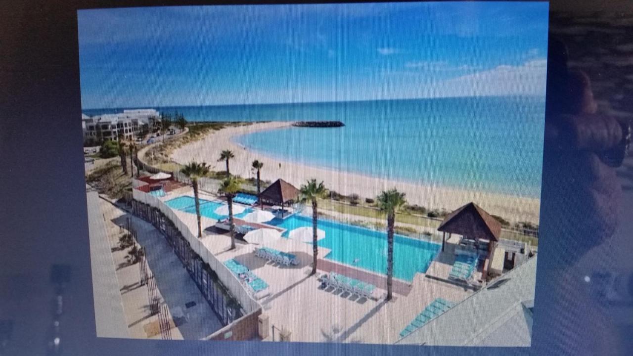An Ocean,Beachfront And Pool View Apartment 210 Мандура Екстер'єр фото