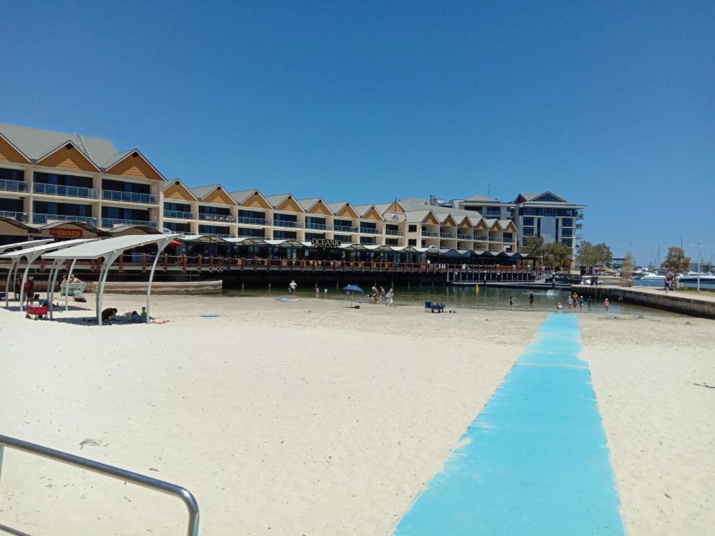 An Ocean,Beachfront And Pool View Apartment 210 Мандура Екстер'єр фото