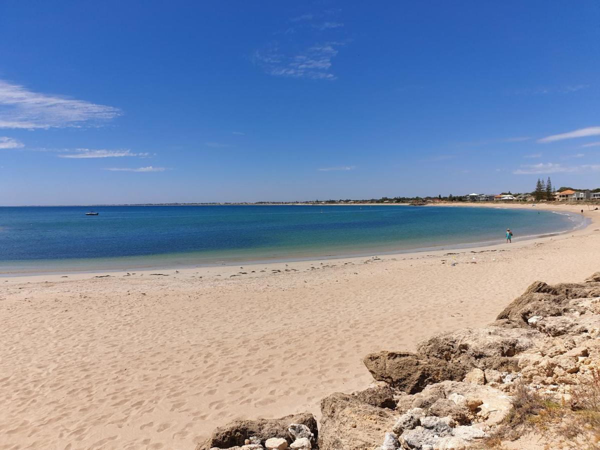 An Ocean,Beachfront And Pool View Apartment 210 Мандура Екстер'єр фото