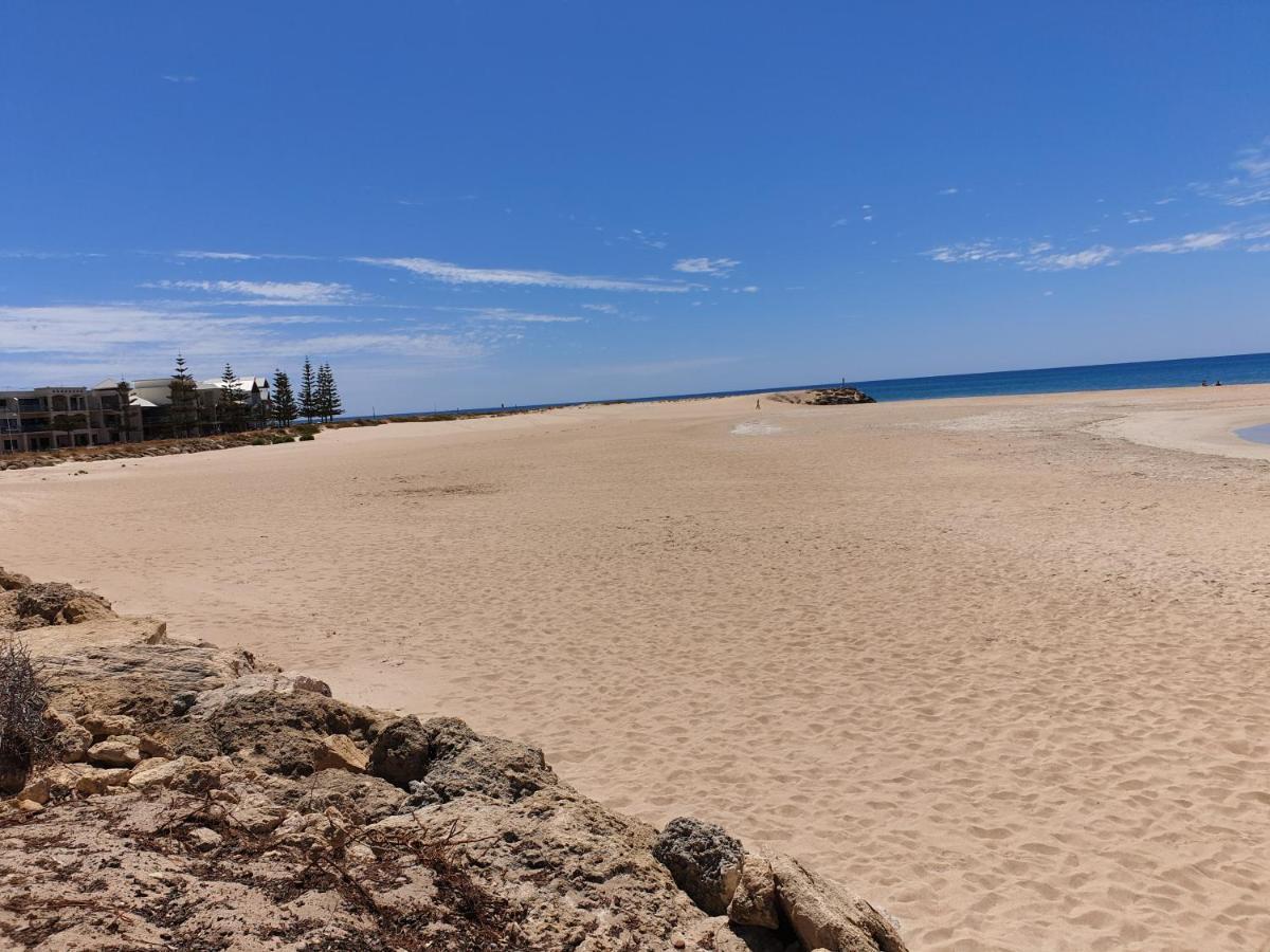 An Ocean,Beachfront And Pool View Apartment 210 Мандура Екстер'єр фото