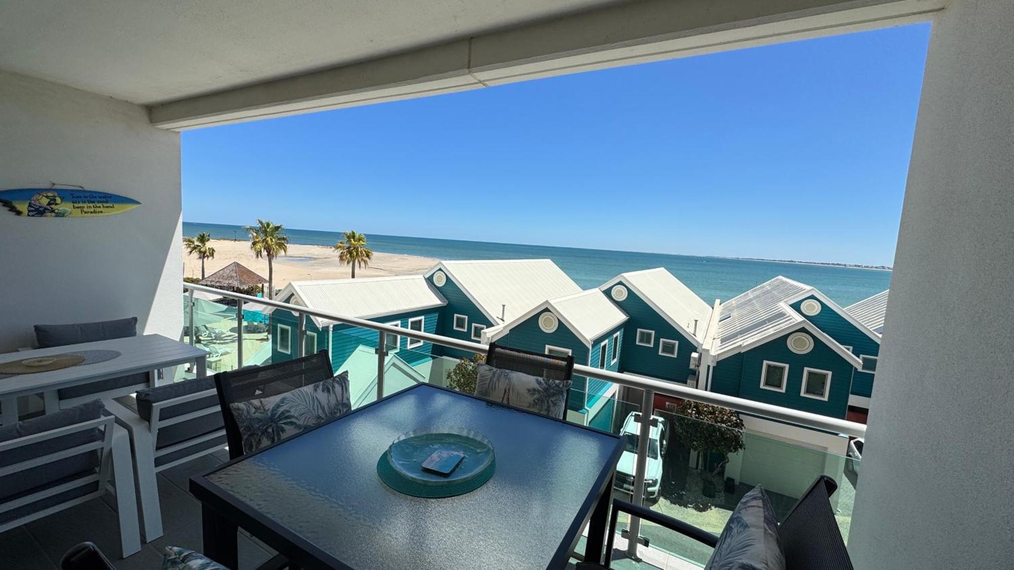 An Ocean,Beachfront And Pool View Apartment 210 Мандура Екстер'єр фото
