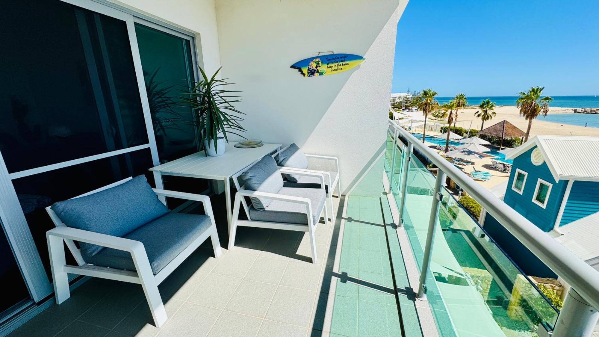 An Ocean,Beachfront And Pool View Apartment 210 Мандура Екстер'єр фото