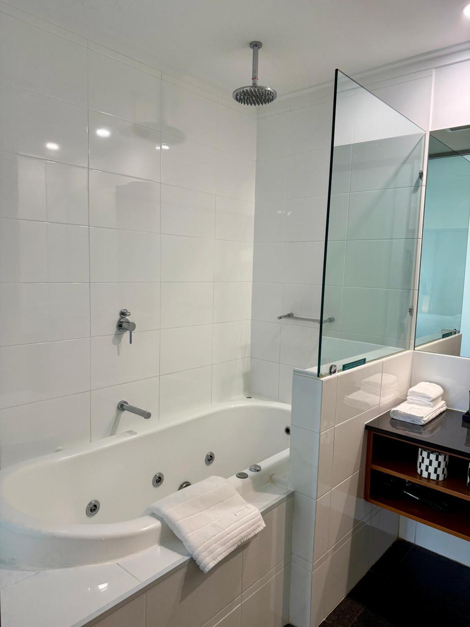 An Ocean,Beachfront And Pool View Apartment 210 Мандура Екстер'єр фото