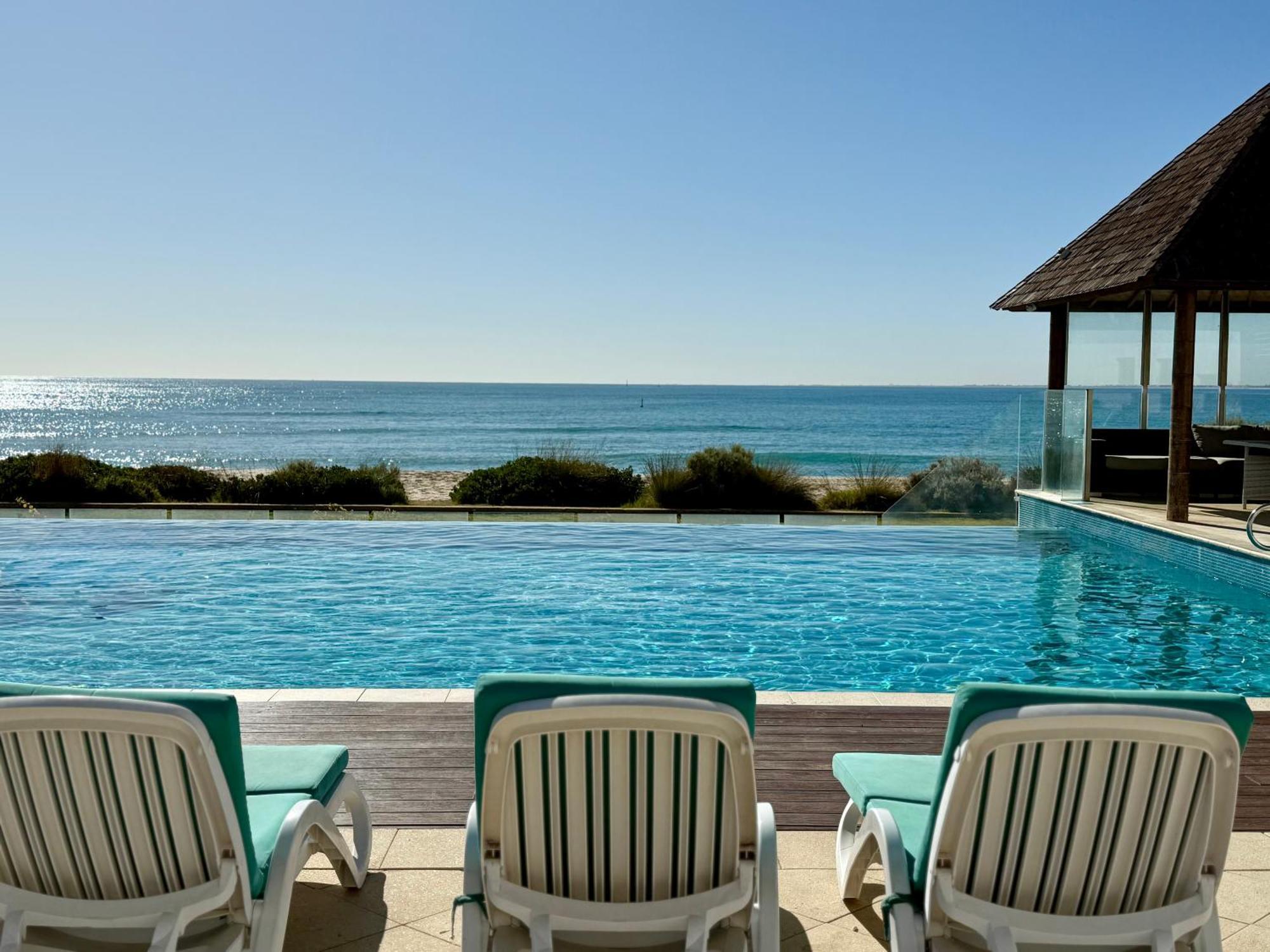 An Ocean,Beachfront And Pool View Apartment 210 Мандура Екстер'єр фото