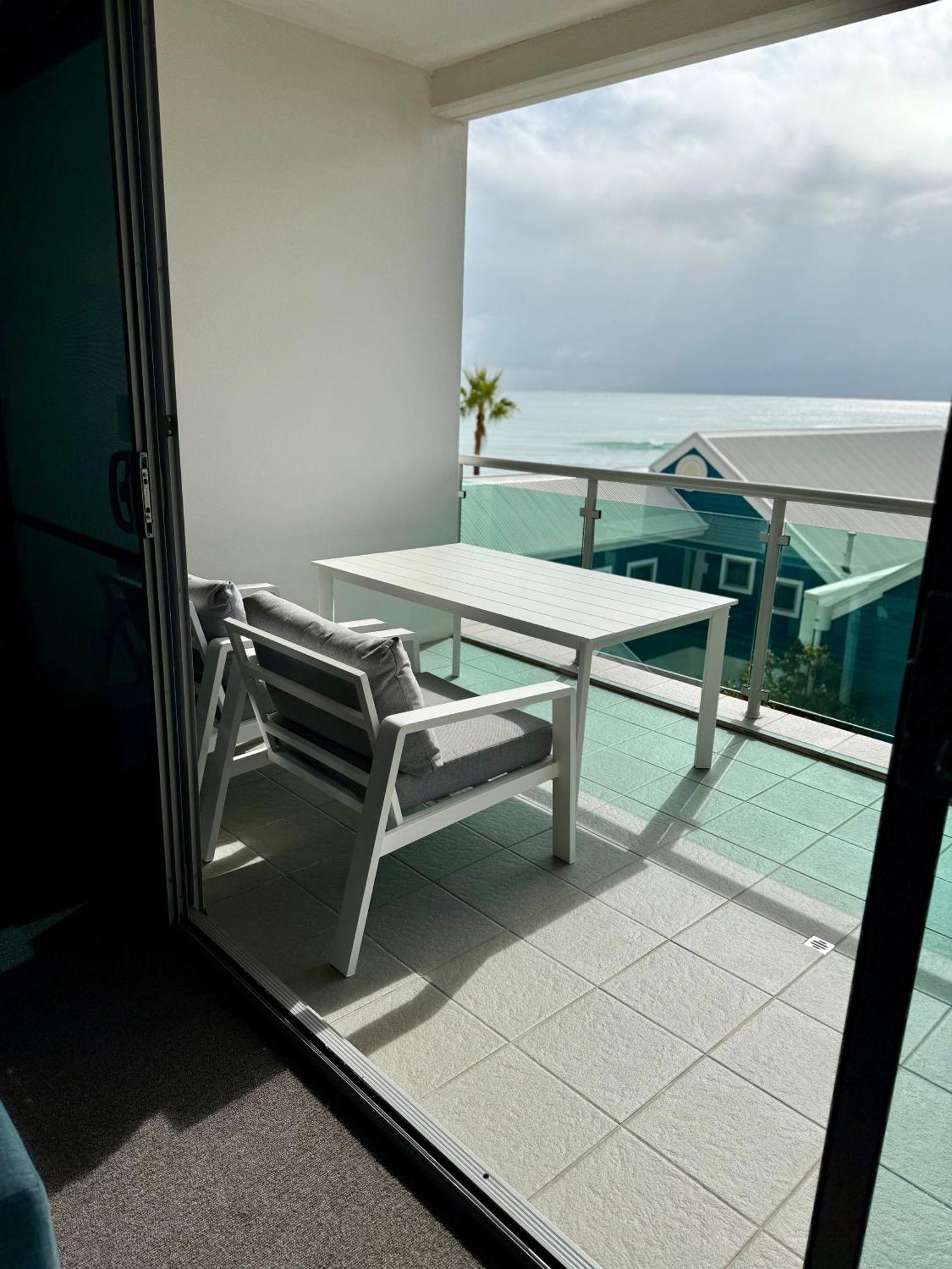 An Ocean,Beachfront And Pool View Apartment 210 Мандура Екстер'єр фото